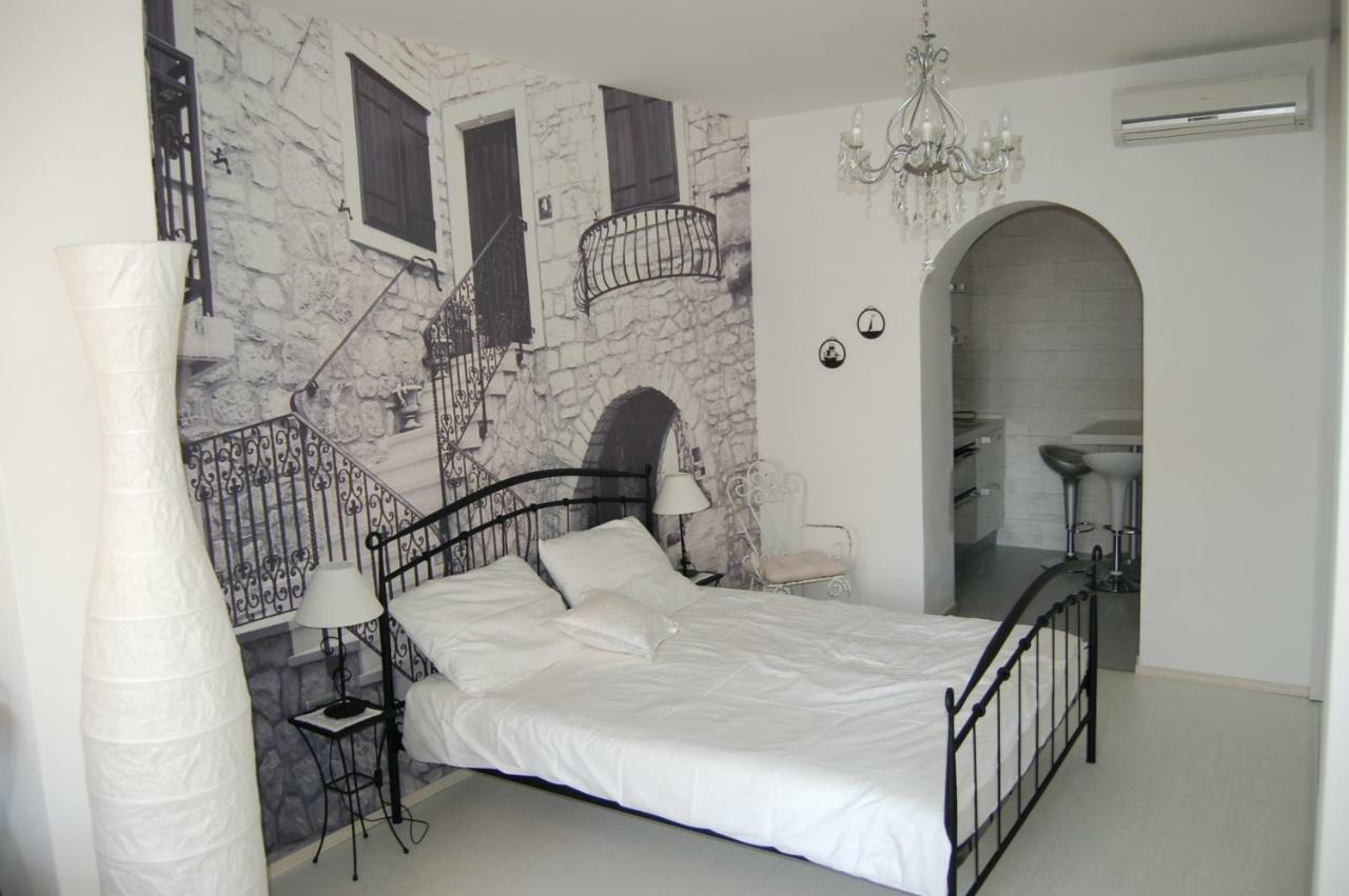 Studio Apartment For 2 Adults And 1 Child Makarska Esterno foto