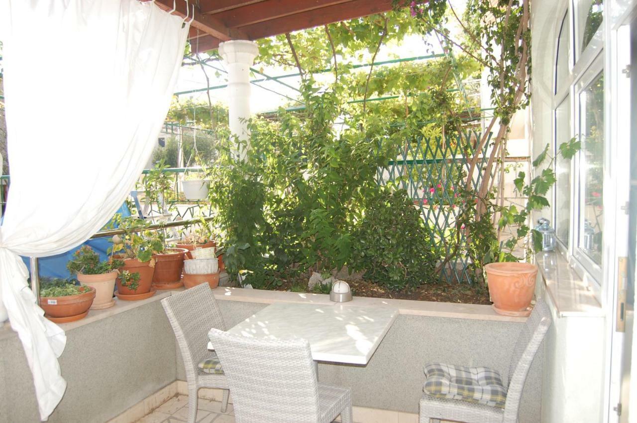 Studio Apartment For 2 Adults And 1 Child Makarska Esterno foto