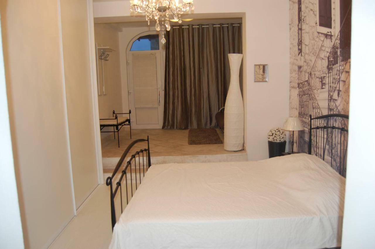 Studio Apartment For 2 Adults And 1 Child Makarska Esterno foto