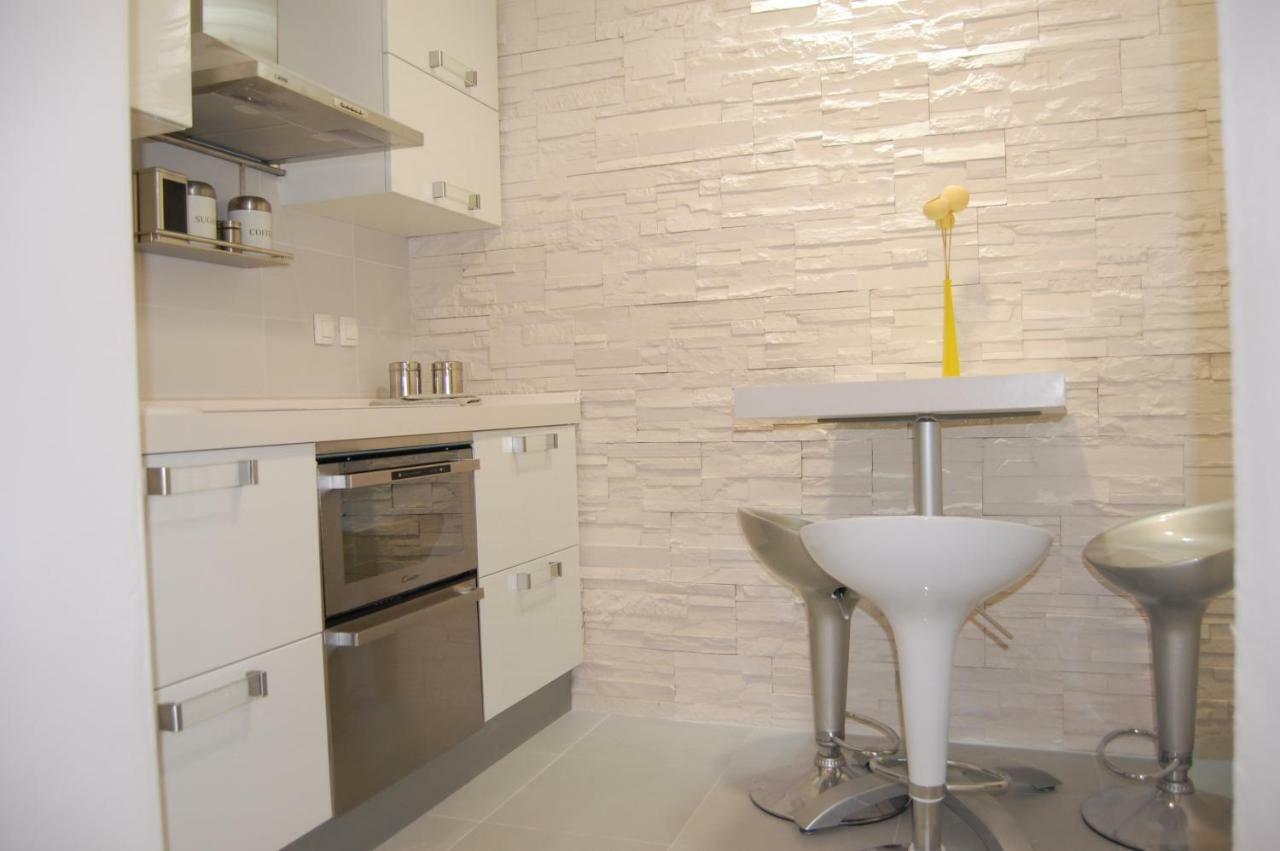 Studio Apartment For 2 Adults And 1 Child Makarska Esterno foto