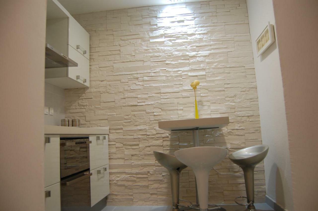 Studio Apartment For 2 Adults And 1 Child Makarska Esterno foto